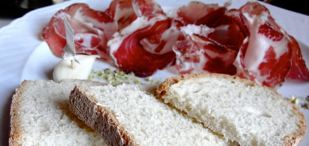 antipasto umbro di salumi e formaggi